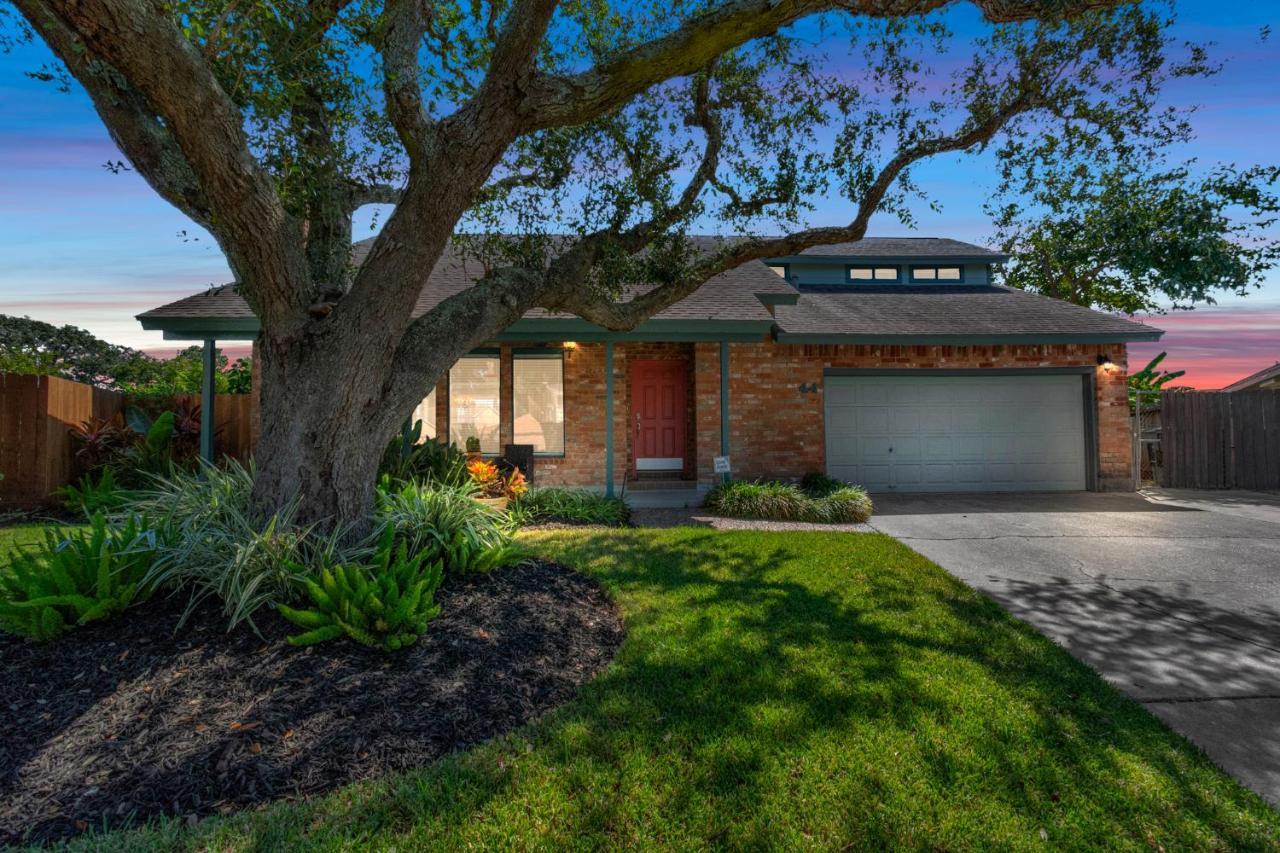 Beauty On The Water! Lake House Near The Beaches! Galveston Exterior photo